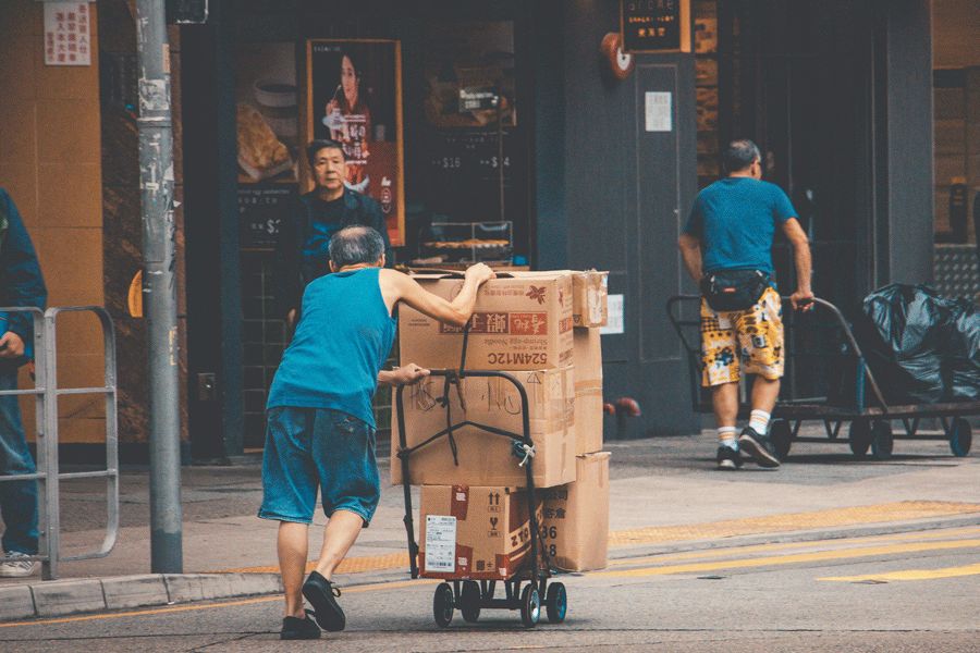 火车卧铺比硬座难买,火车硬卧为什么便宜