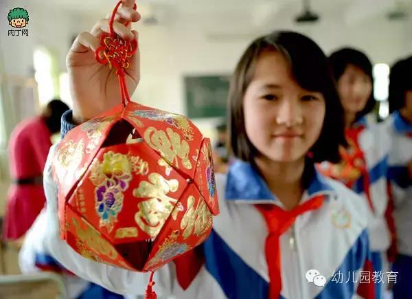 废物利用灯笼的做法小学生,手工灯笼废物利用教程