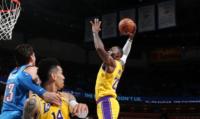 湖人6连胜！詹皇17年又创新高，“真假朗多”骂战8秒惊现踢蛋