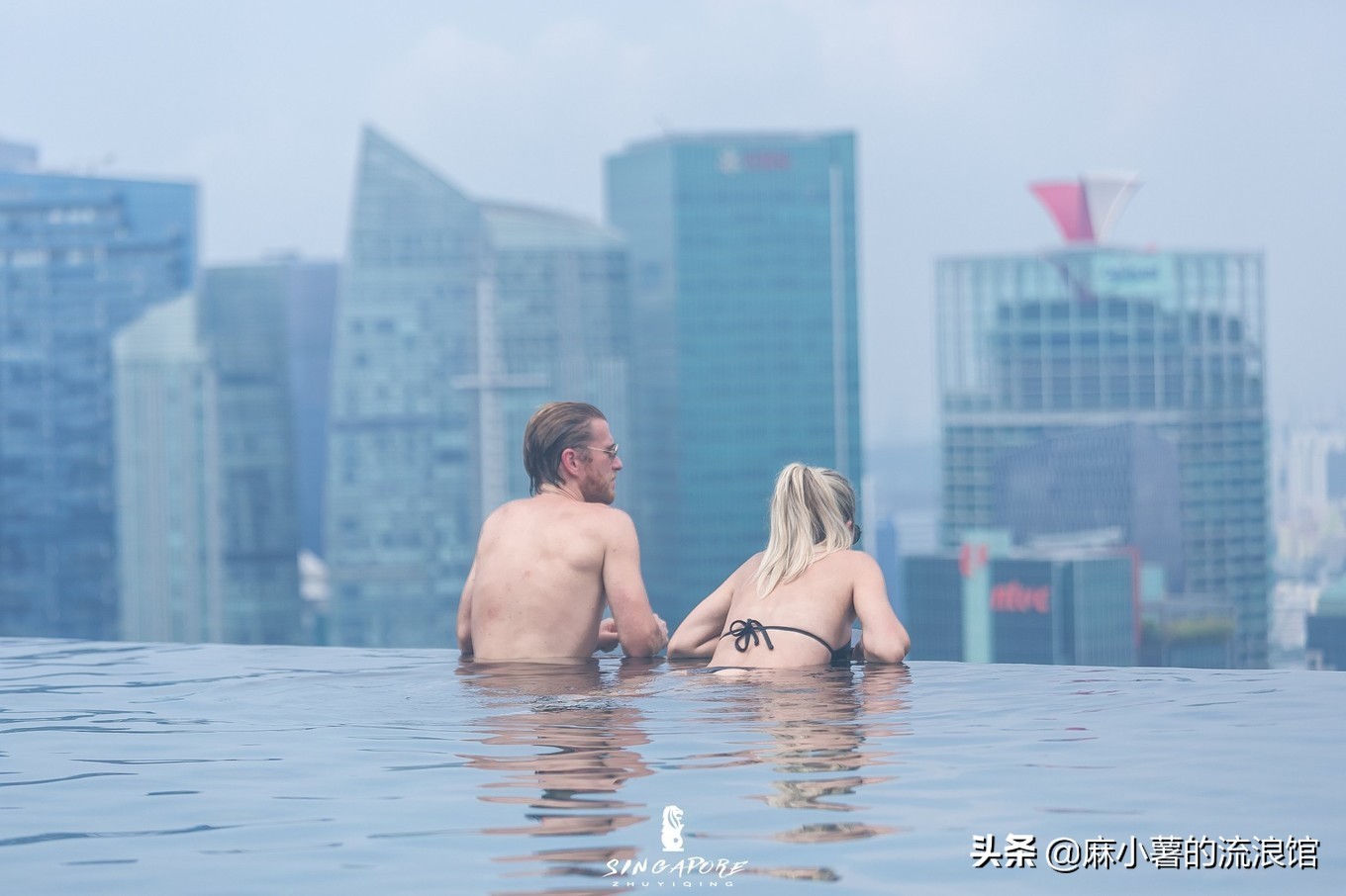 新加坡最豪华的体验,金沙酒店楼顶无边泳池,只有住一晚才能享受