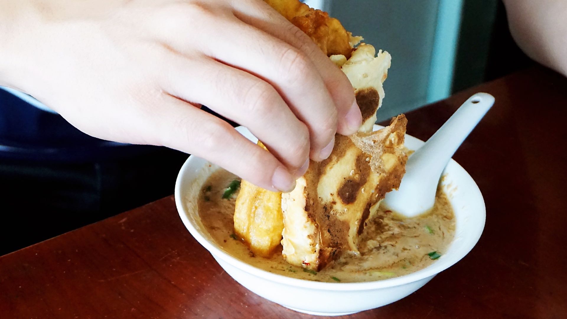 一家不到10平米的店,一家不足10平方小店