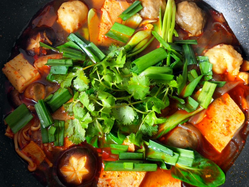 麻辣烫自己在家做干净又卫生,在家自己做麻辣烫火锅的家常做法