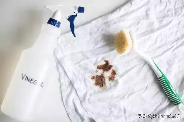 白色t恤漂白红了然后又变黄,白t恤发黄用盐水可以洗白吗