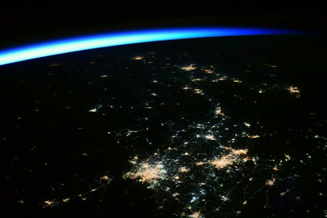 被这个法国帅气宇航员迷倒!网友:法国人真TM浪漫