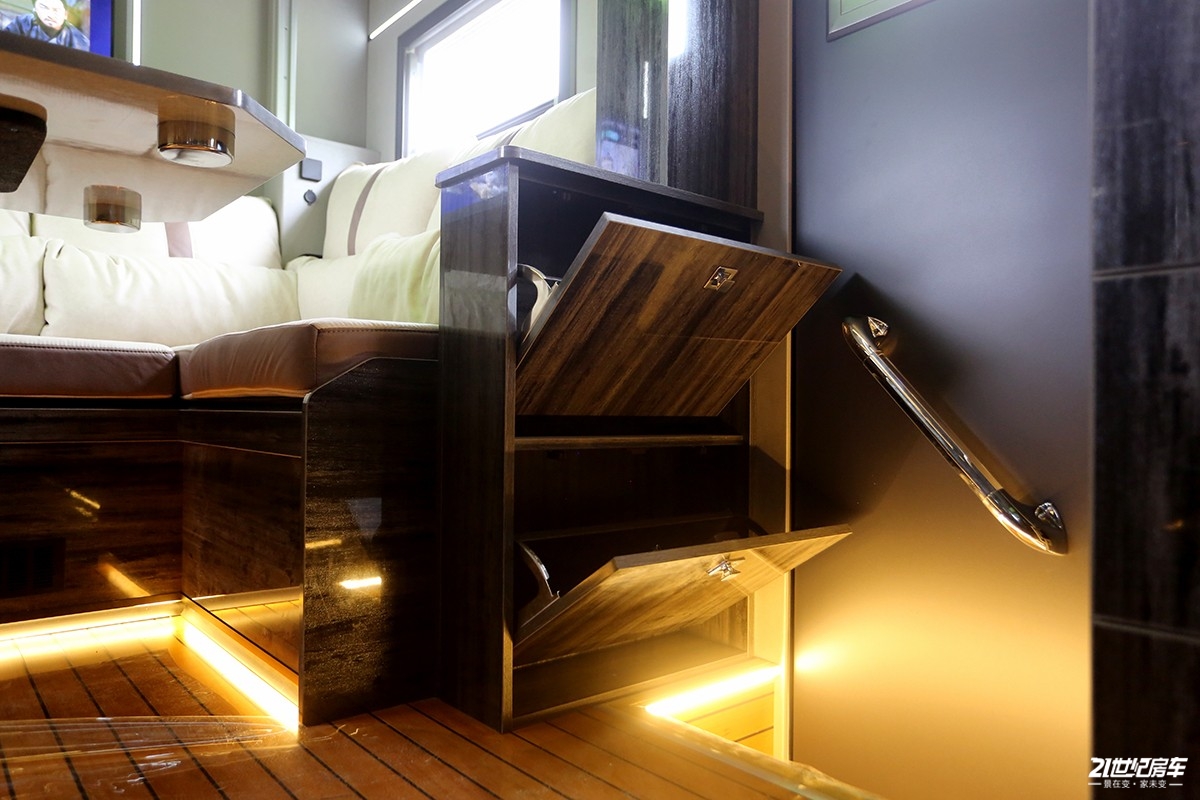 重汽房车汕德卡四驱,man底盘汕德卡