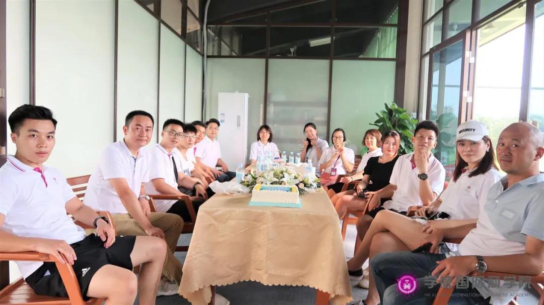 学威成都校区高尔夫团建暨乾多多体验基地挂牌仪式圆满结束