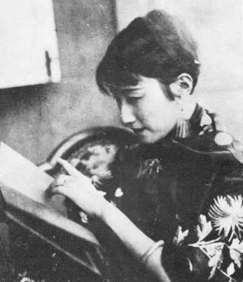 陆小曼为了徐志摩打掉孩子,陆小曼与三个男人纠缠不清的一生