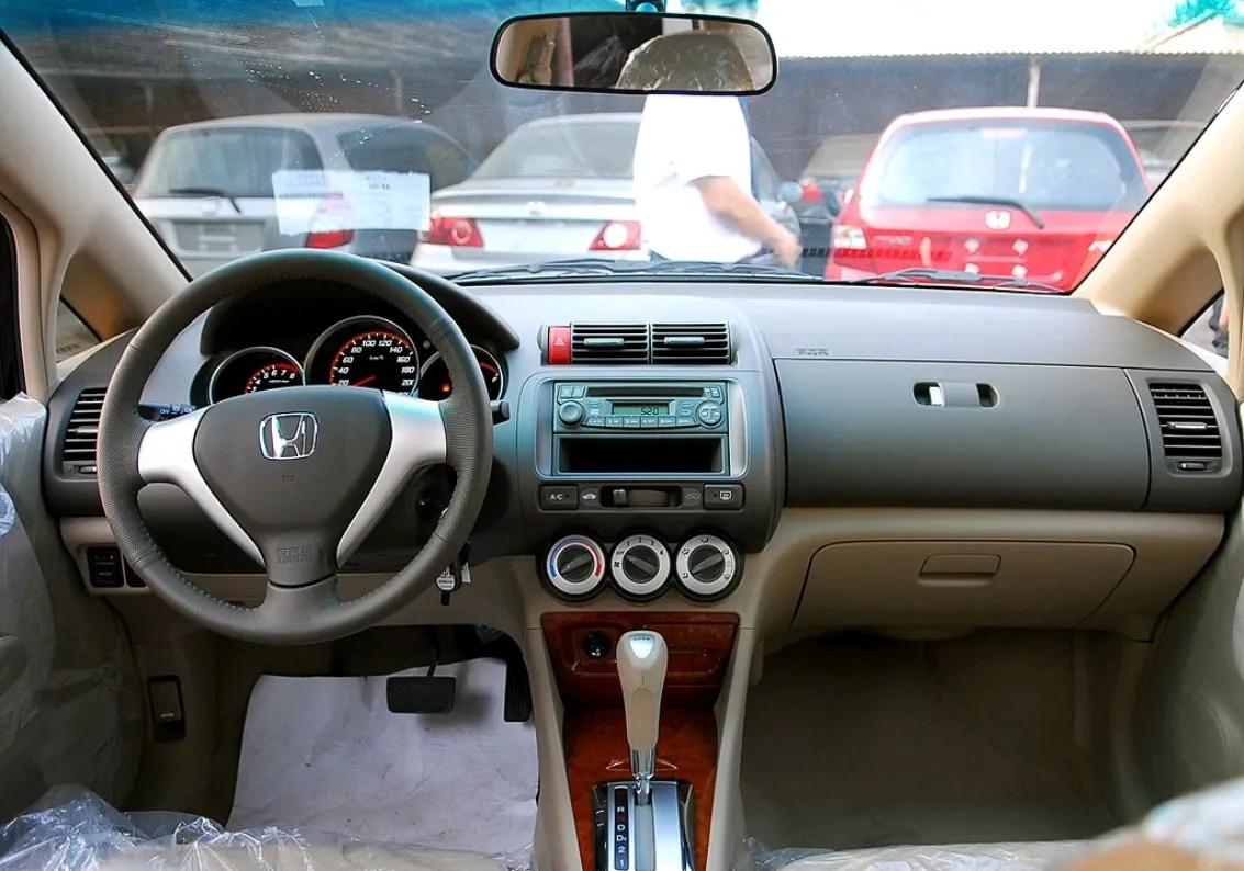 一万左右的日产蓝鸟值得买么,花冠哪款车最值得买