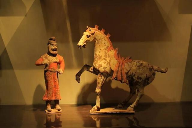 唐三彩有什么文化意义,唐三彩的特点艺术价值