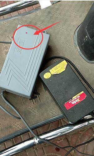 充电器绿灯亮不转红灯是怎么回事,充电器红灯不会转绿灯