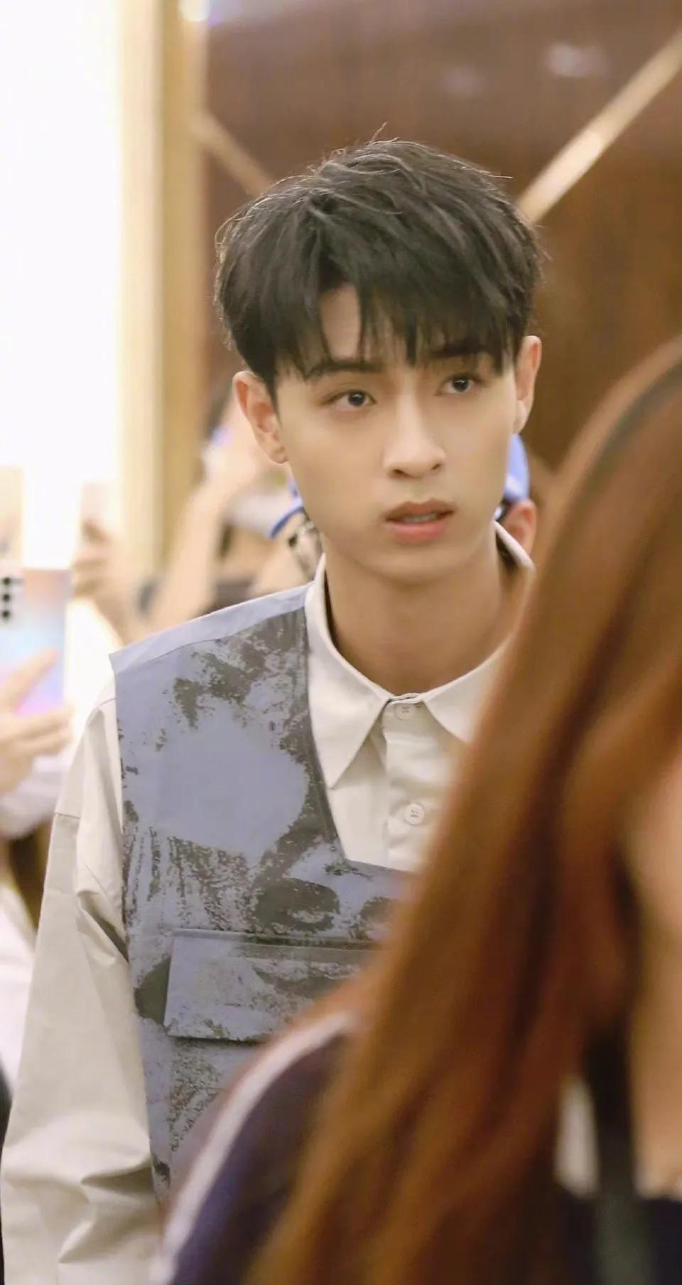 赵又廷问秦霄贤听说你喜欢我老婆,赵又廷遇到秦霄贤