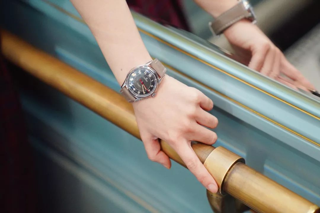 穿搭||把梅花戴上手腕，将魅力藏进时间