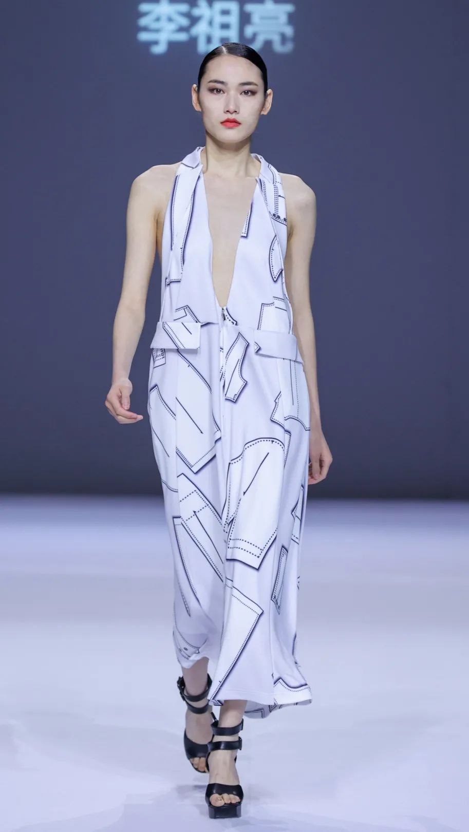 2021秋冬女装款式流行趋势,2018秋冬趋势报告巴黎时装周