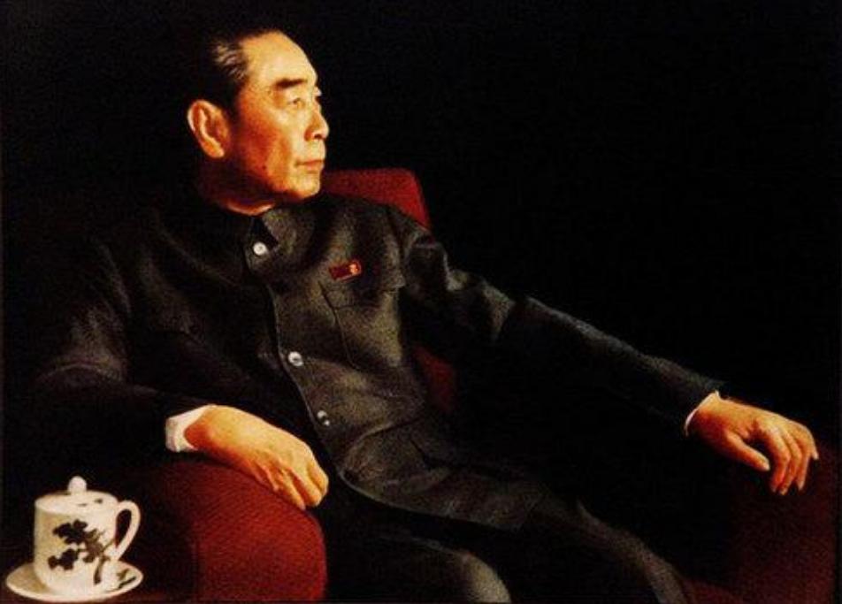 国宝九龙杯丢失惊动周恩来，他巧作安排，让外宾主动从包里拿出