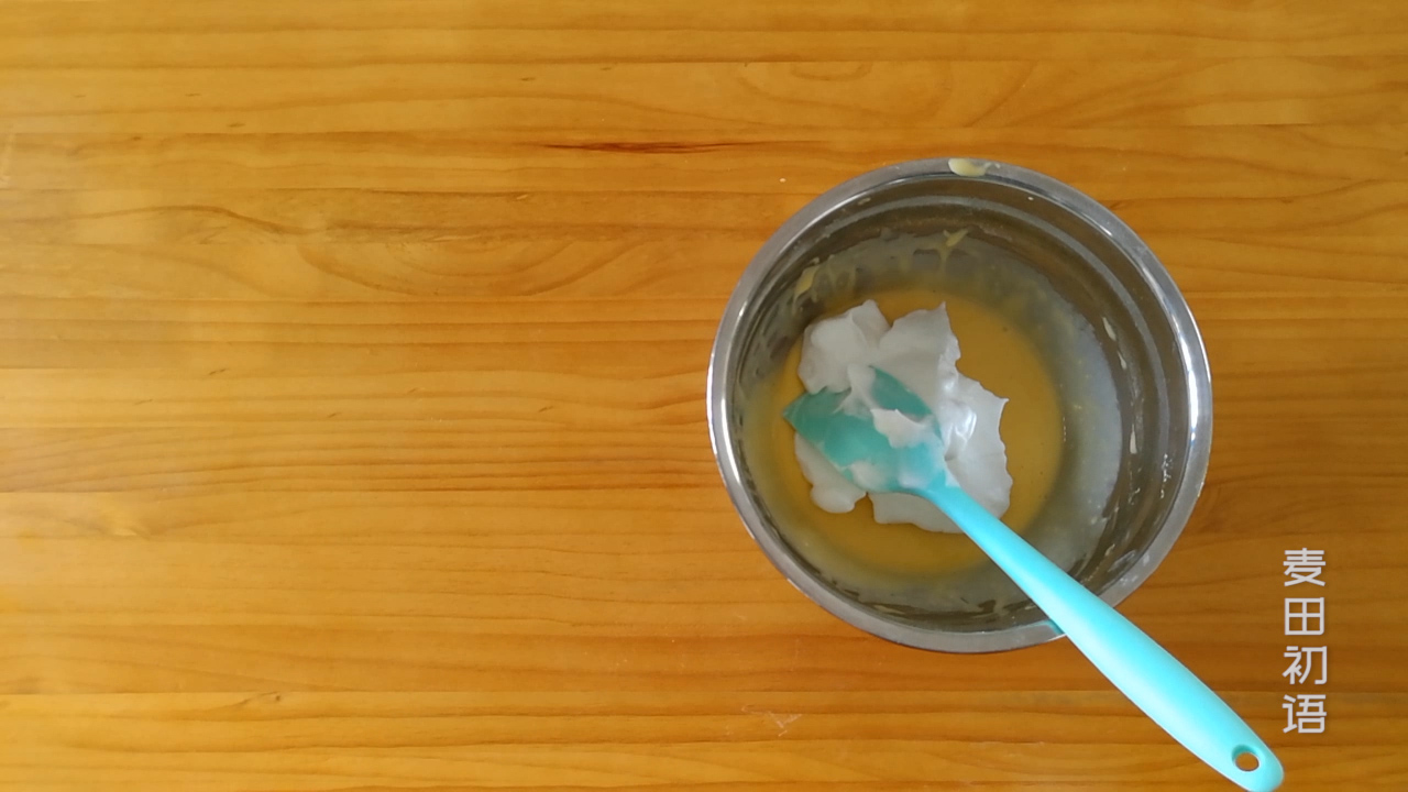 戚风蛋糕凹底和塌陷是怎么回事,做戚风蛋糕不塌陷的秘诀是啥