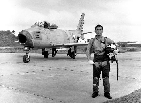 1963年徐廷泽起义,获2500两黄金,蒋介石立刻大幅提高飞行员工资