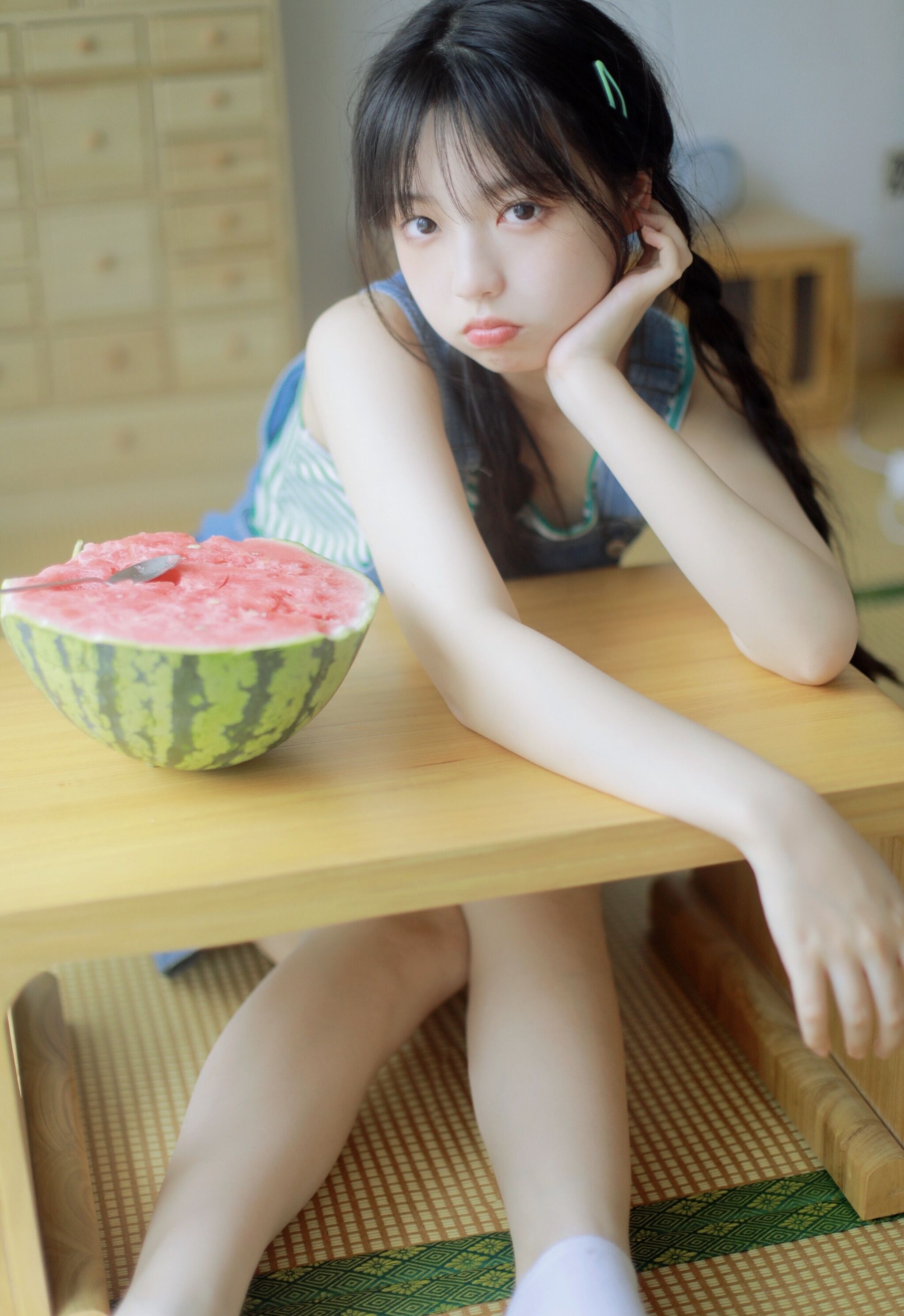 甜美少女丨今天有你，西瓜都变得特别甜