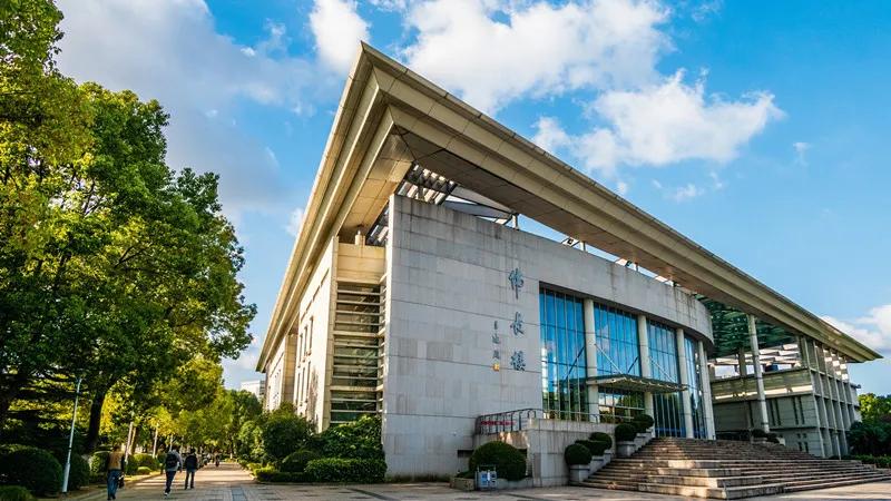 上海大学世界一流建设高校,上海大学为什么进步这么快