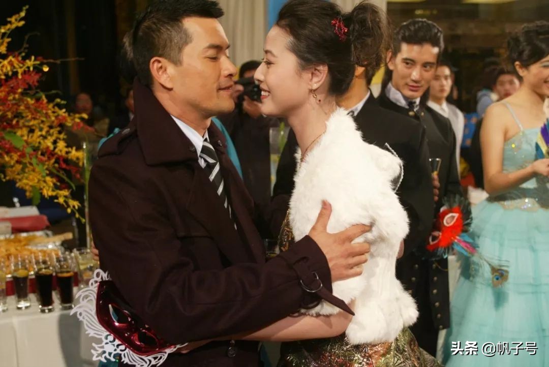 两个“最美周芷若”：美人的中年危机总是来得更猛烈一些