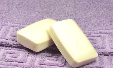 硫磺皂洗头发半年,女子用硫磺洗头坚持一年