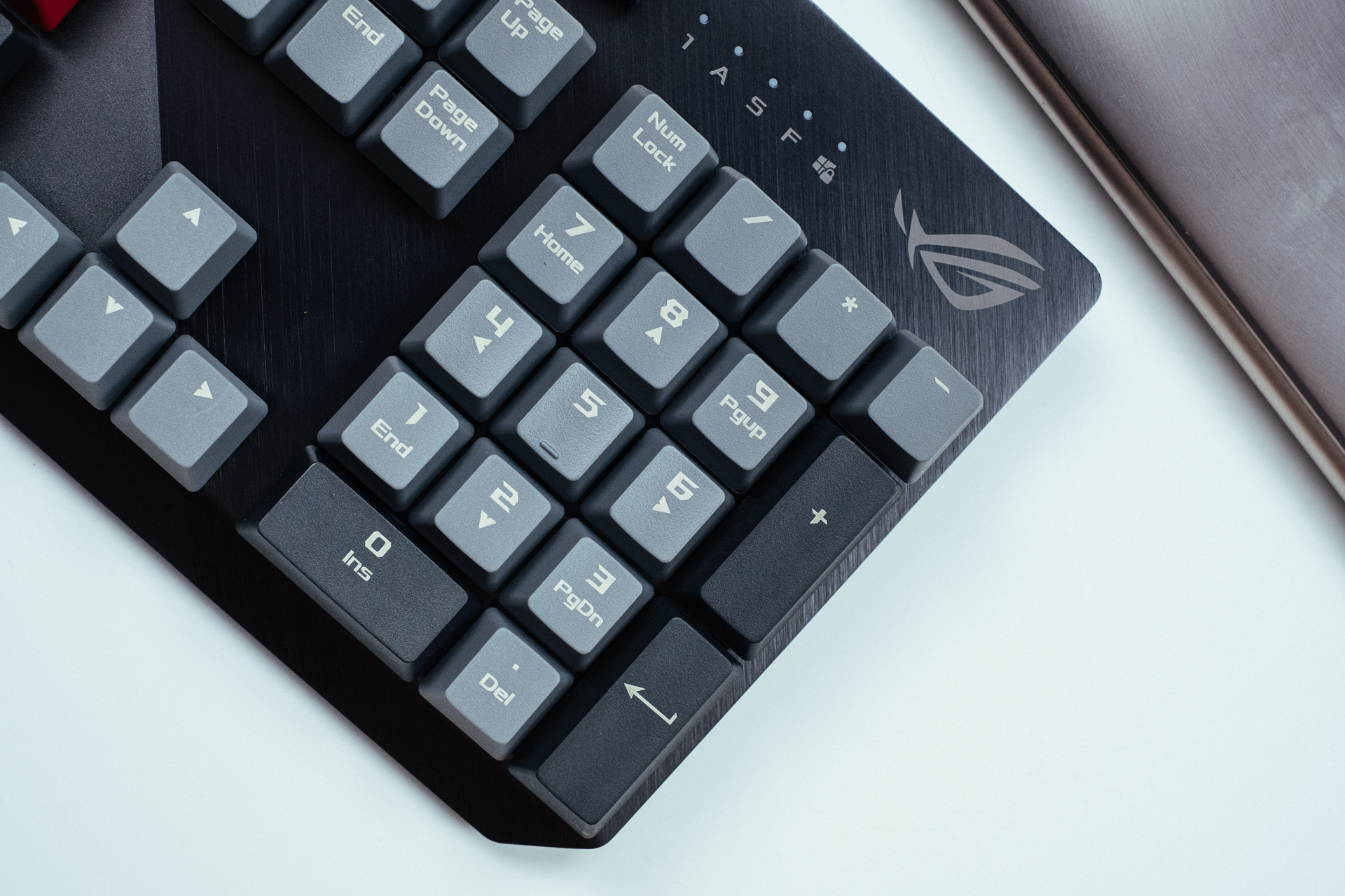 rog游侠竞技版红轴机械键盘评测,rog游侠rx键盘pbt版