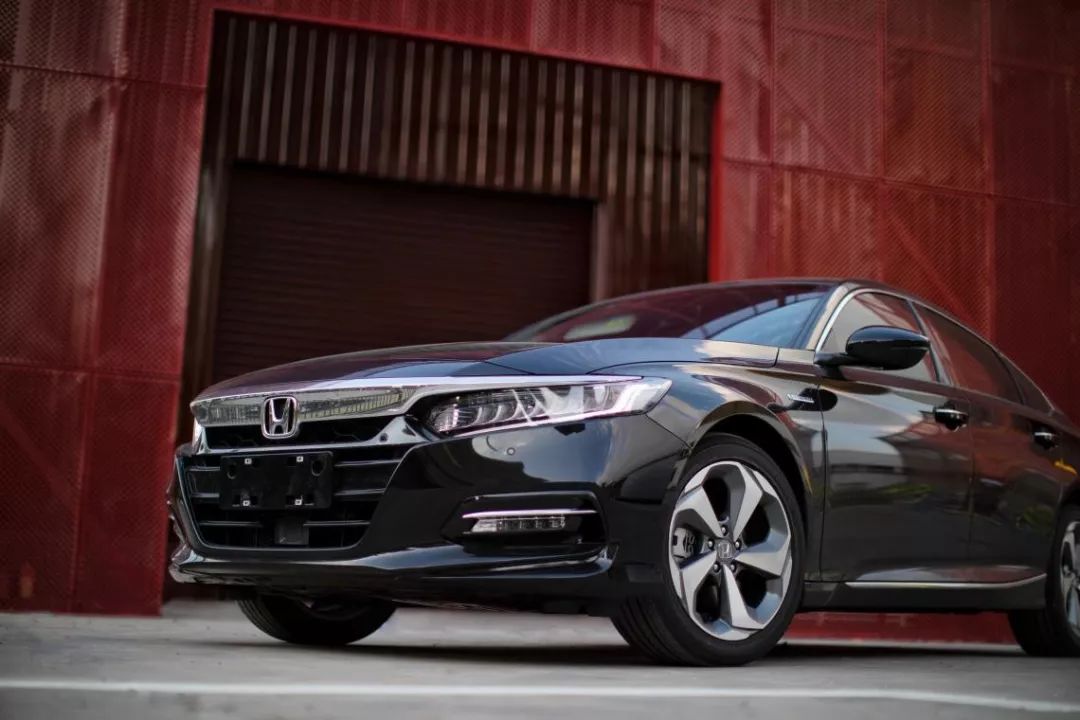 ​如何让一辆车更有高级感，雅阁说用混动