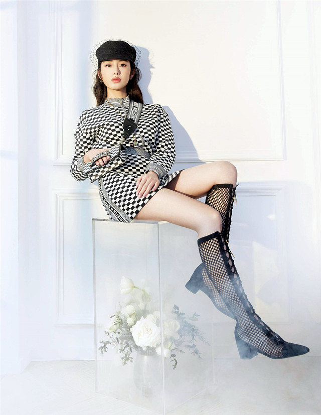 杨采钰穿绿色裙子,杨采钰秋款风衣穿搭