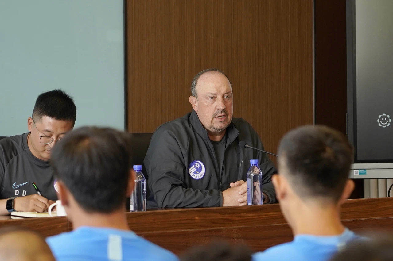 蓝·活动｜严守“3底线5必须”大连人队召开新赛季动员会