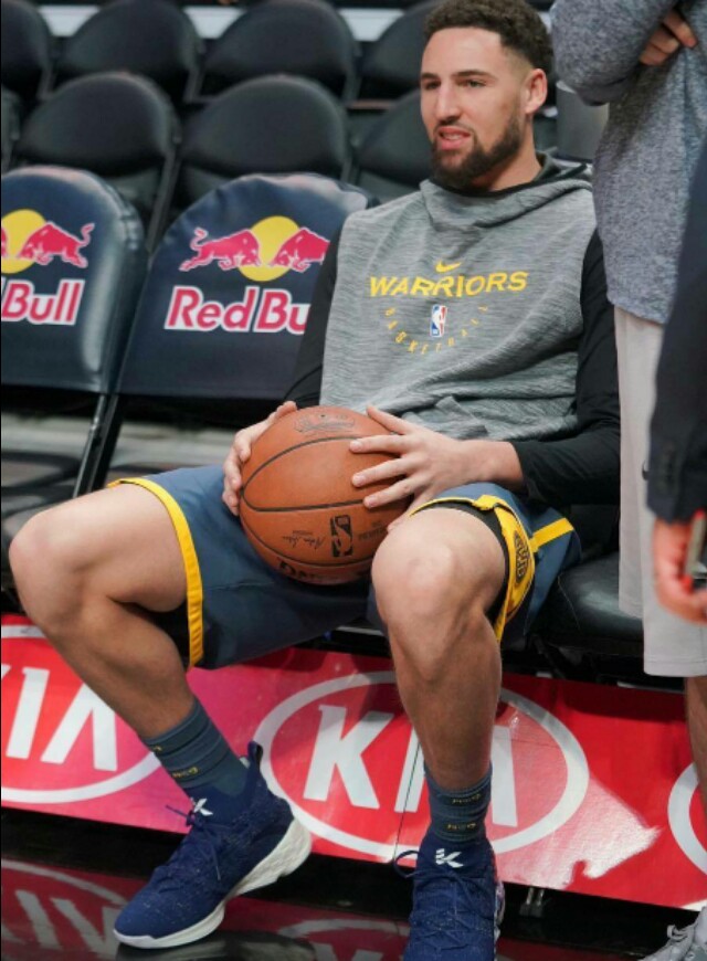 为何一些球员喜欢穿两双袜子比赛？其中大有门道CBA允许吗？