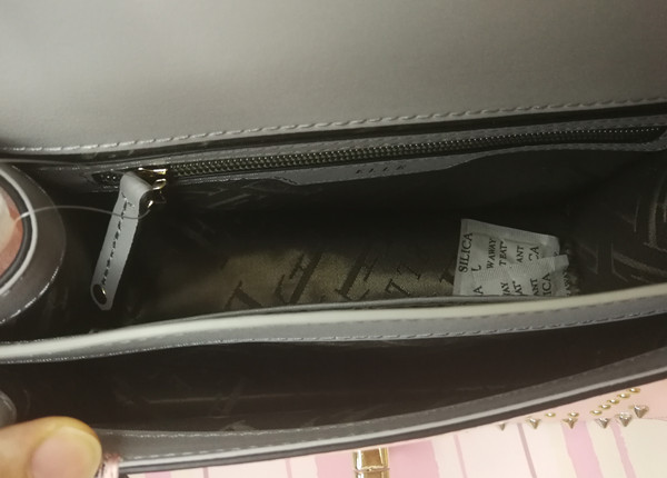 pernelle白色铆钉小包,elle双肩铆钉背包