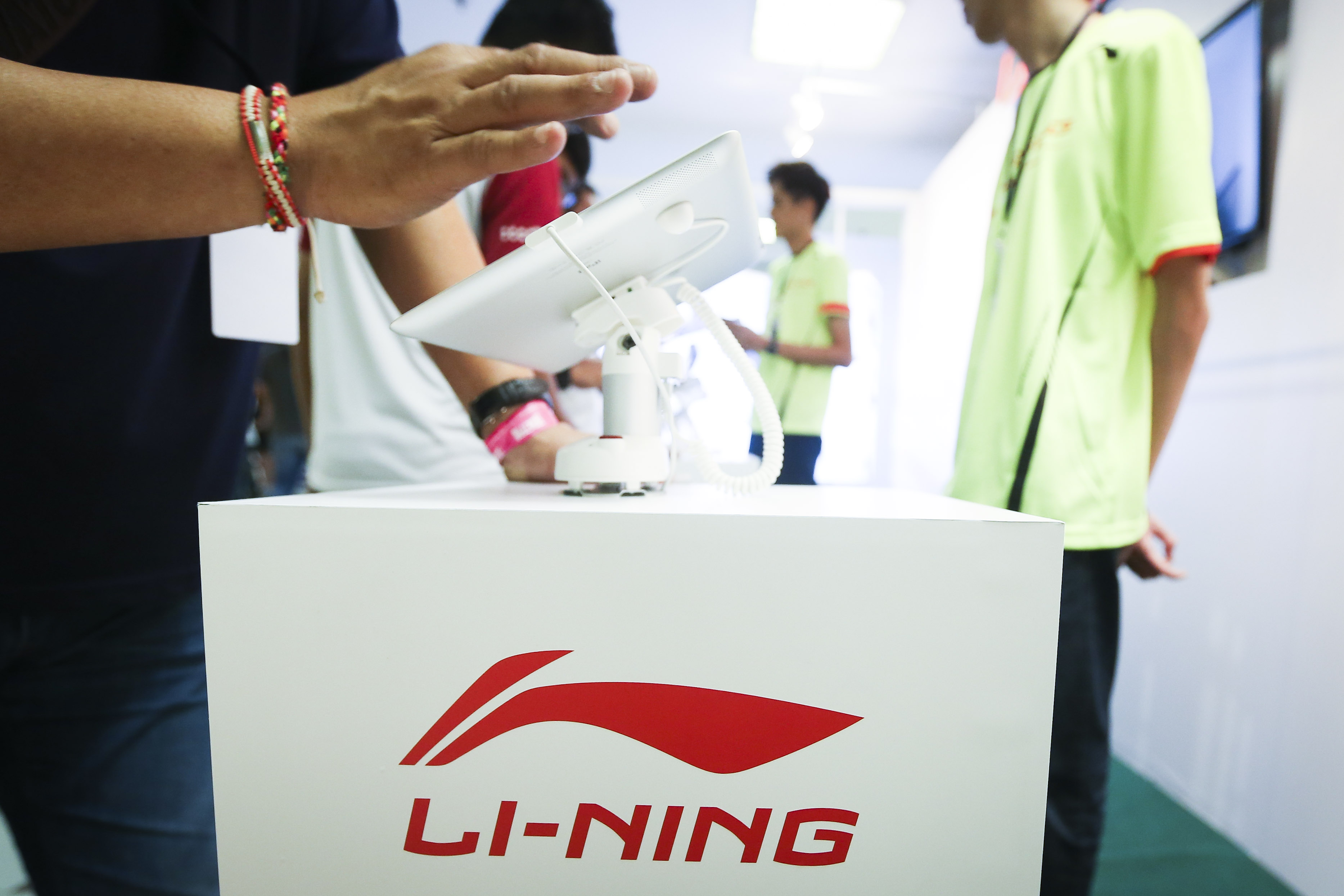 堡狮龙被收购,李宁收购aape