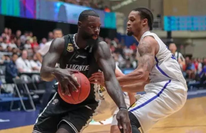 史蒂芬森切球打到詹姆斯,史蒂芬森步行者首秀砍30分集锦