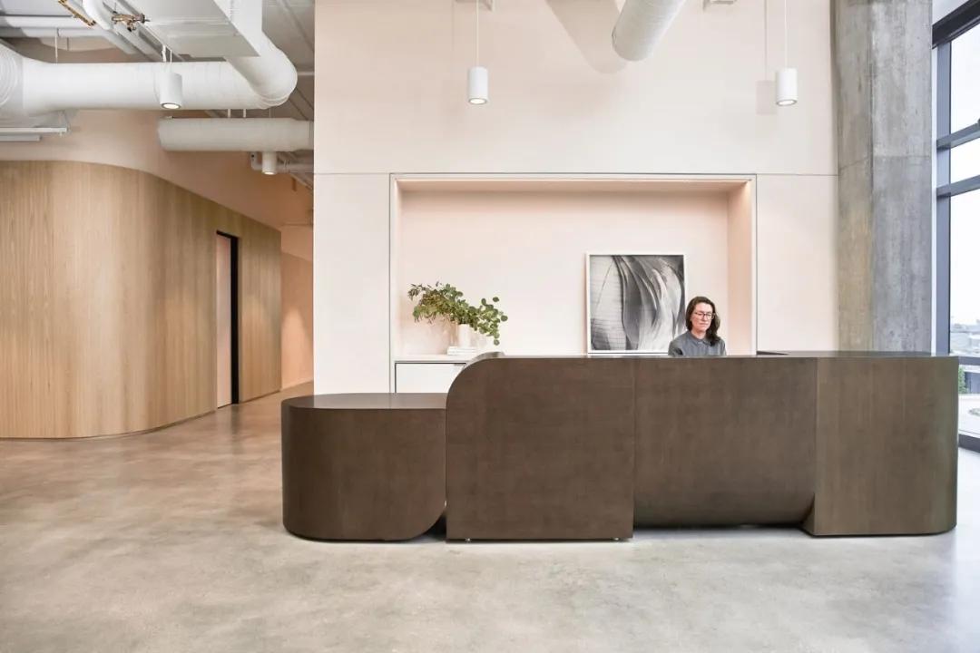 办公室装修32款极简前台,办公室装修前台背景墙怎么选