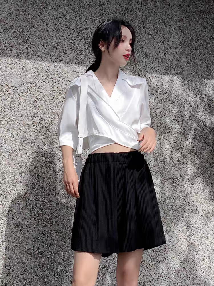 裙裤洋气时髦裤子,今年女款裙裤流行什么样的呢