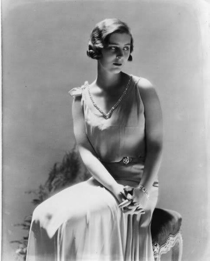 玛丽娜王妃：女儿和菲利普亲王交往近20年，儿子卖王冠，逼疯妻子