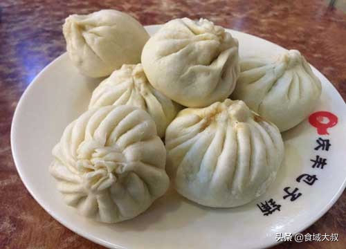 韭菜盒子是来自东方的一道美食,韭菜盒子经典小吃