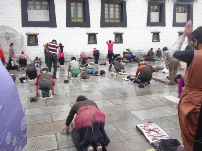 女孩独自一个人去旅游的心理,独自一人去西藏在哪里最好