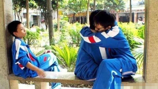 小学生建QQ群,聊天内容让人羞红脸,“无知”惹的祸父母要背锅