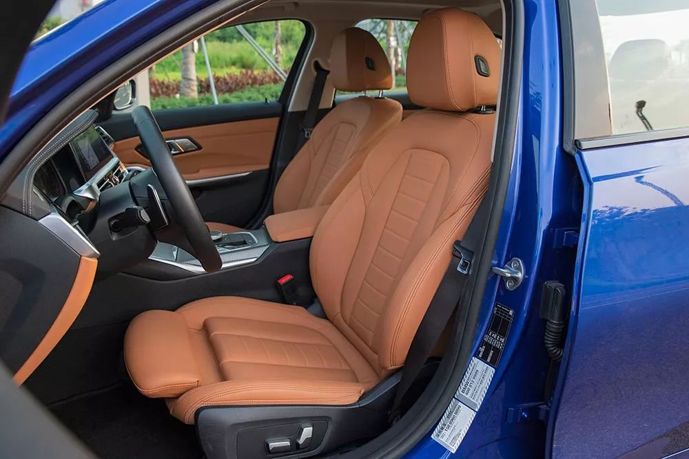 宝马新3系320和325哪个更值得买,试驾最新宝马3系