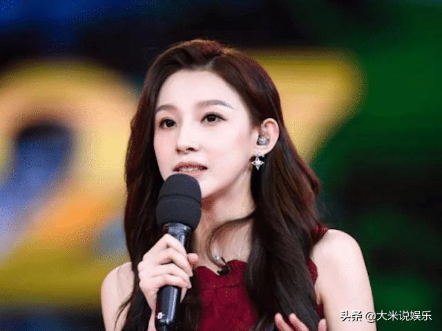 她是央视最美主播,她是央视最美才女