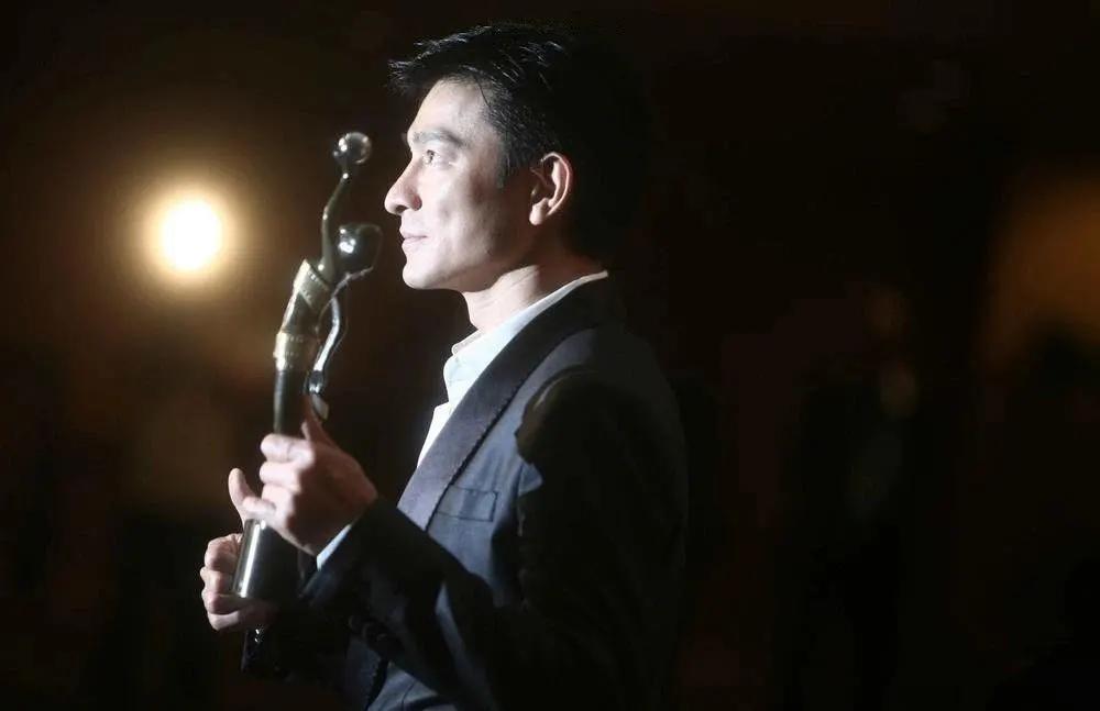 别讨论吴亦凡了，请所有男星按这位的标准“内卷”