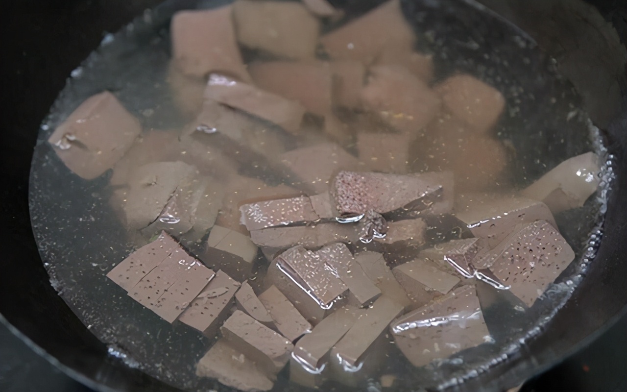 韭菜焖猪血,韭菜猪血最正宗的做法