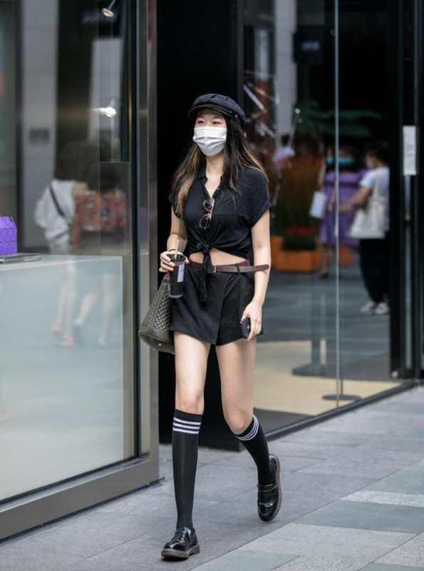 杨幂这次秀腿真让人服气,杨幂露腿和鞋