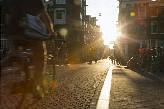 城市的怀抱有限：穹顶之下，小镇青年理想何寻？