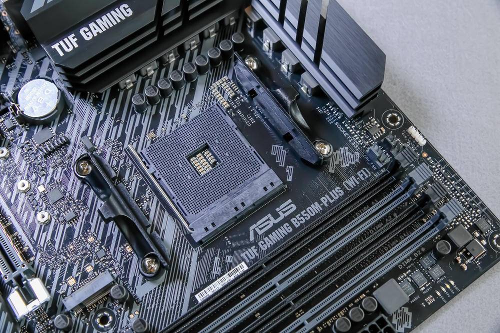 华硕b550重炮手与b550吹雪主板,华硕b550是atx大板吗