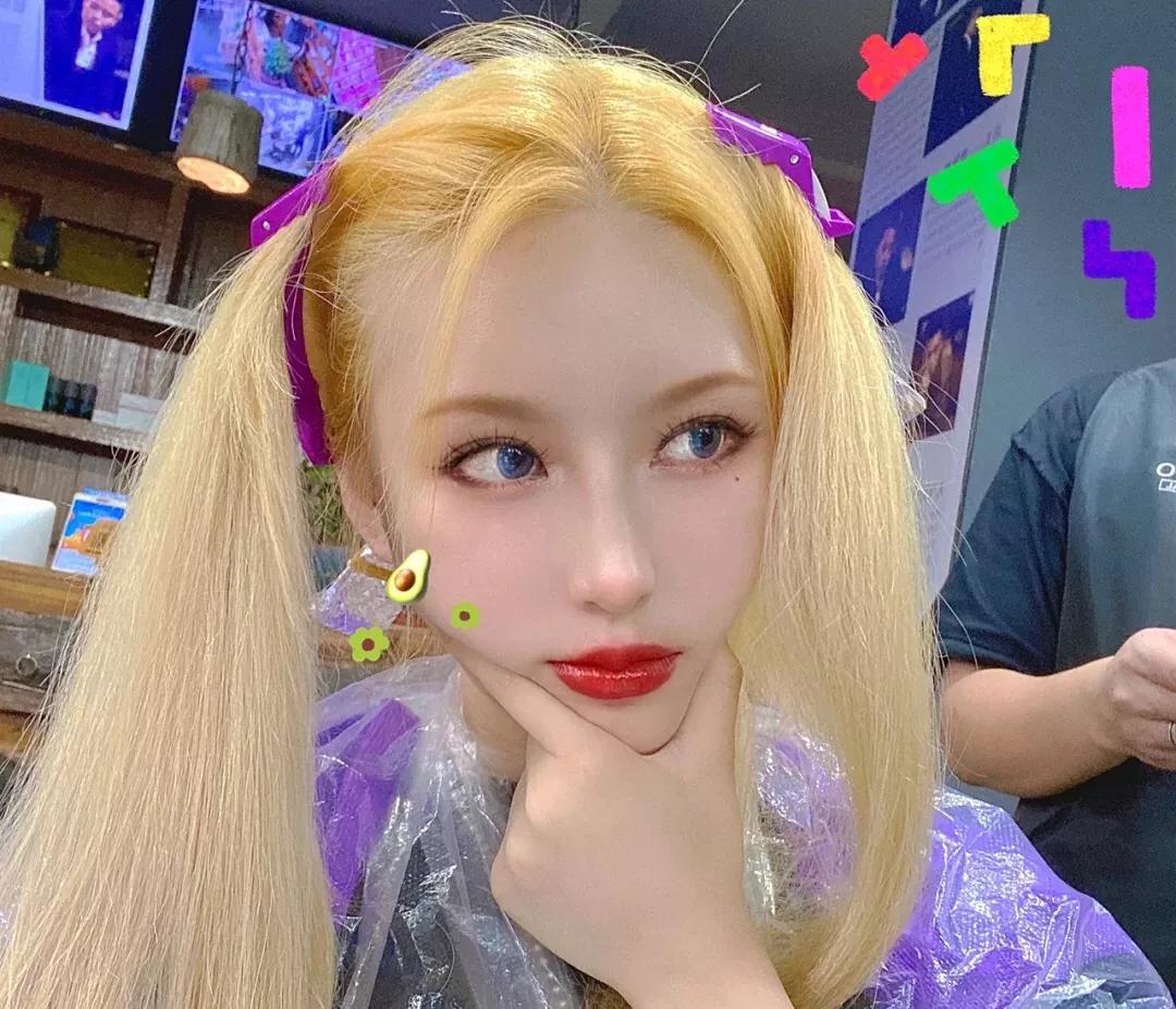 看你的小胡子这么可爱，一定是个男孩纸