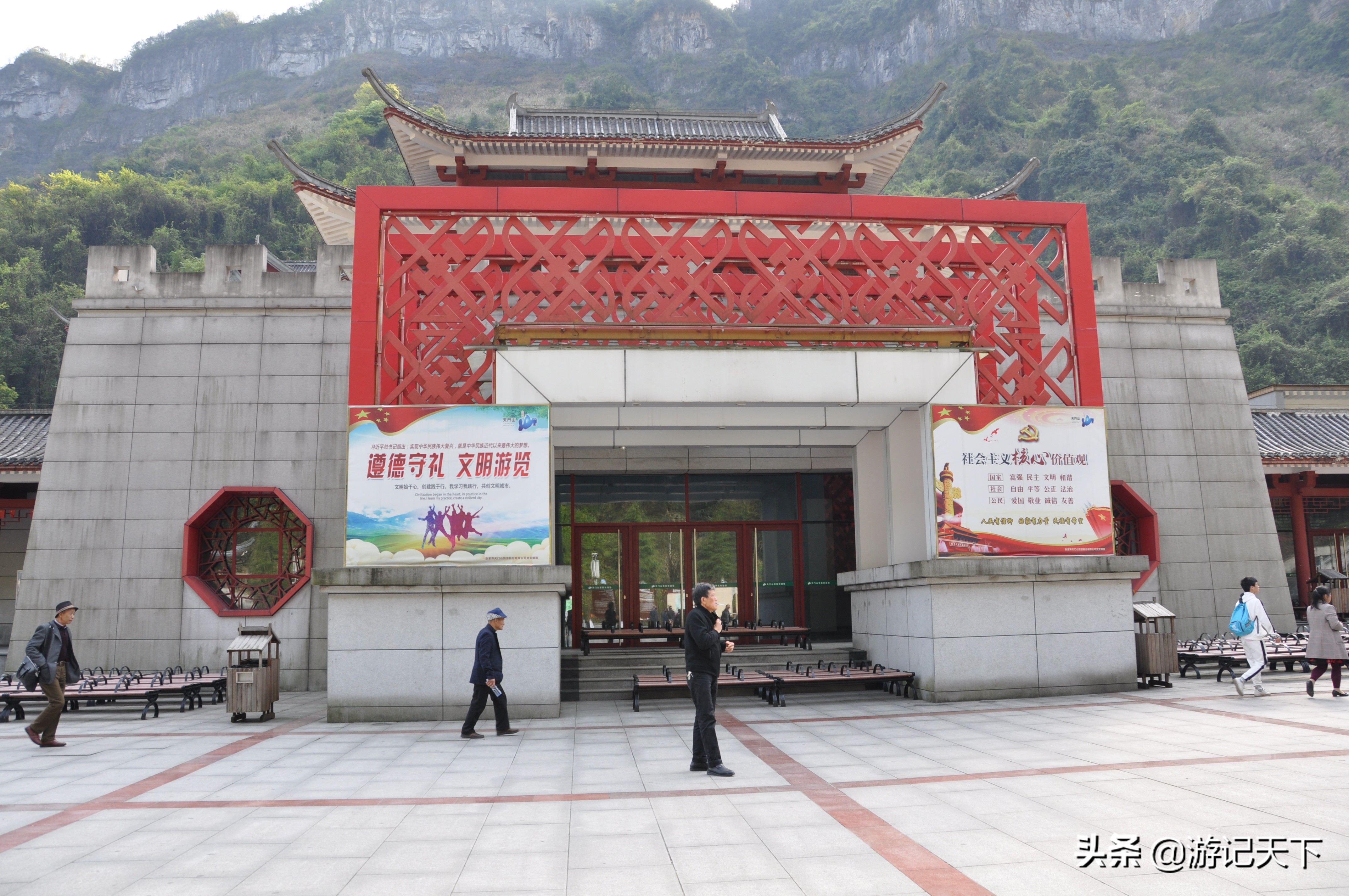 天门山未解之谜,天门山玻璃栈道