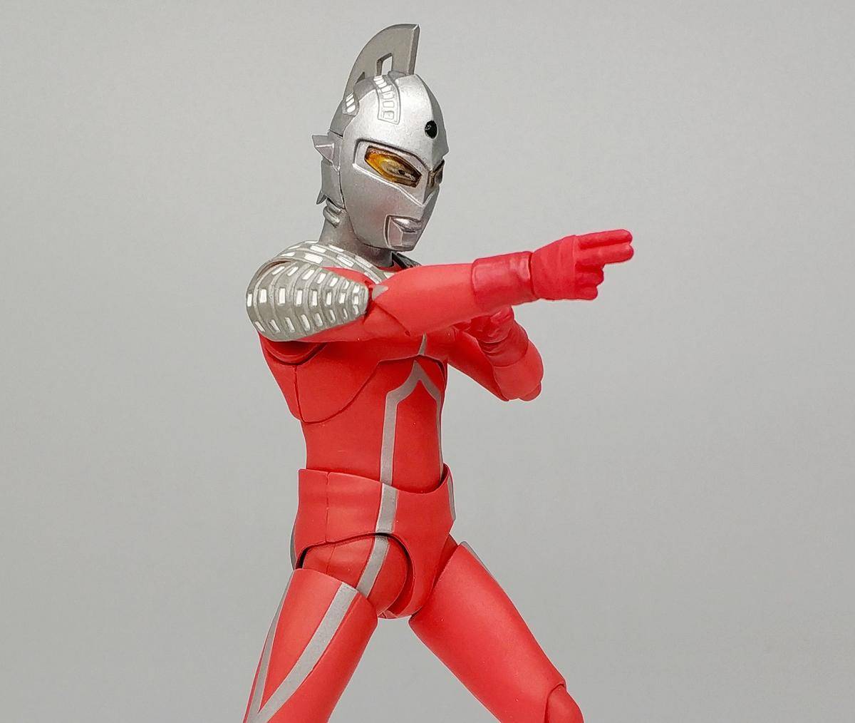 模玩机设:以弹之名守望地球地球的赤红巨人SHF赛文