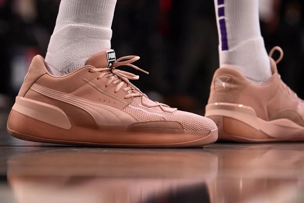 NBA球员上脚:莫里斯穿詹姆斯球鞋,库克的KD12很帅气