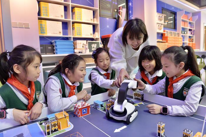 五育并举培养全面发展的人,五育互育高效促进学生全面发展